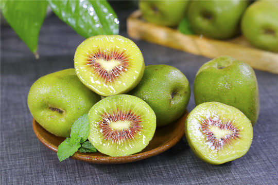 红心猕猴桃 自然的甜蜜红宝石